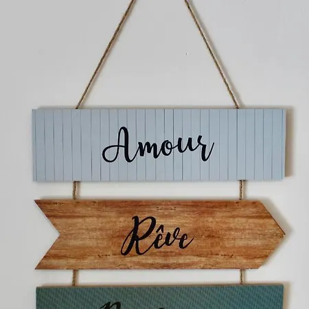 Le Confort Normand: Quayside Comfort With Netflix & Free Parking