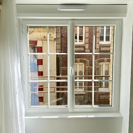 Le Confort Normand: Quayside Comfort With Netflix & Free Parking Apartment *
